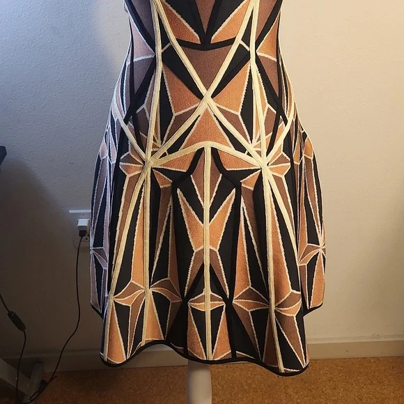 HERVE LEGER brand new, geometric, never worn A-line dress size small - Picture 7 of 9